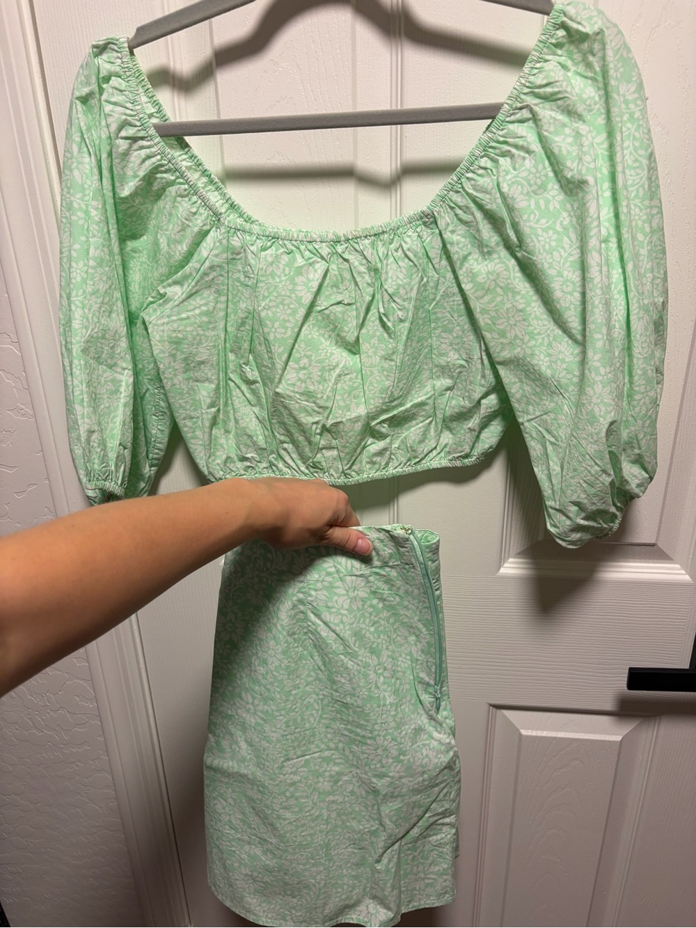Billabong Green Floral Two-Piece Set - Puff Sleeve Crop Top & Skirt M